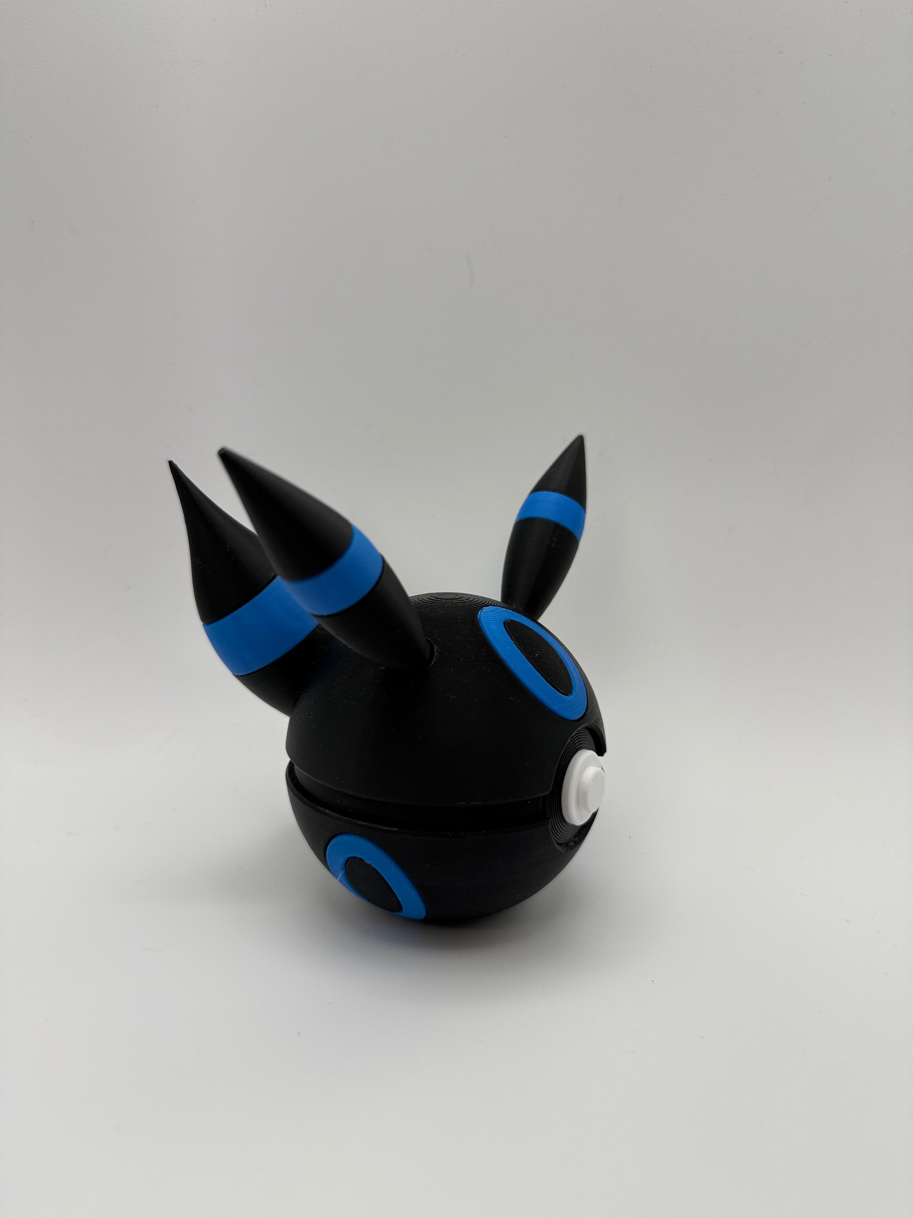Shiny Umbreon Pokeball