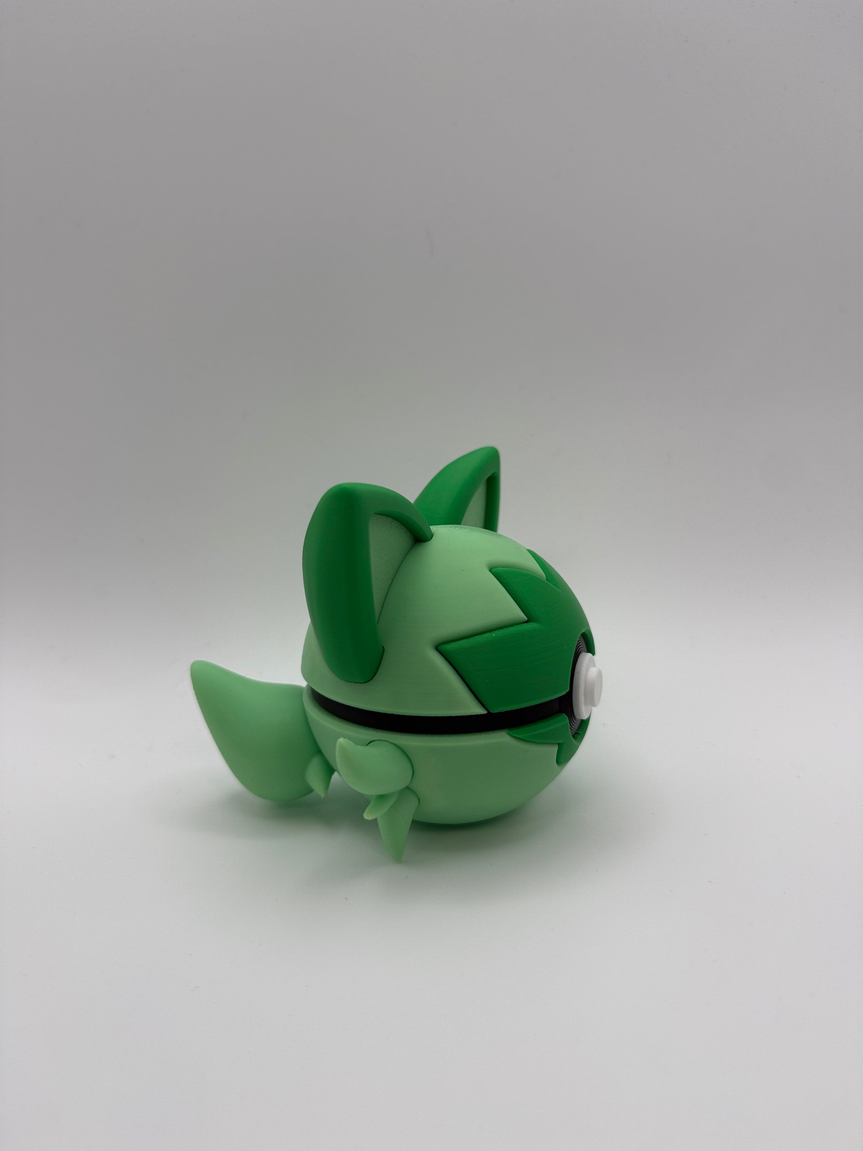 Sprigatito Pokeball